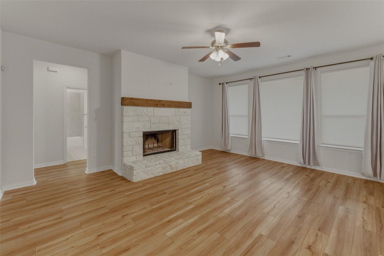 1037 Flagstone Dr - Photo 5 of 19