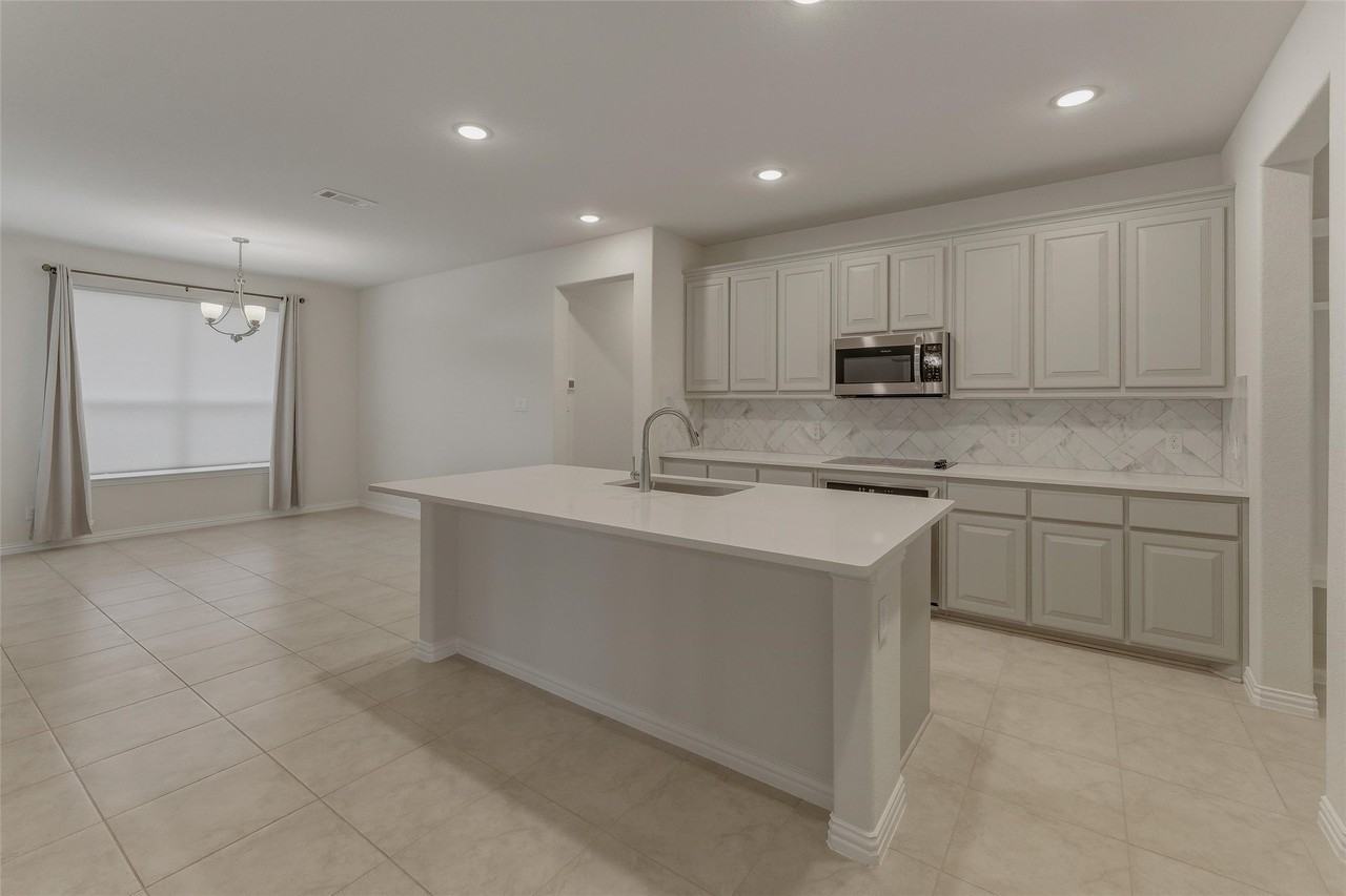 1037 Flagstone Dr - Photo 6 of 19