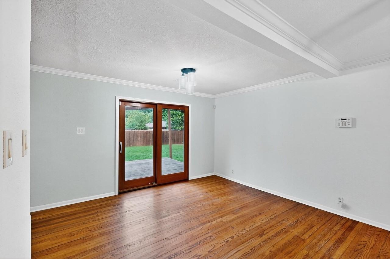 2927 Selma Ln - Photo 4 of 37