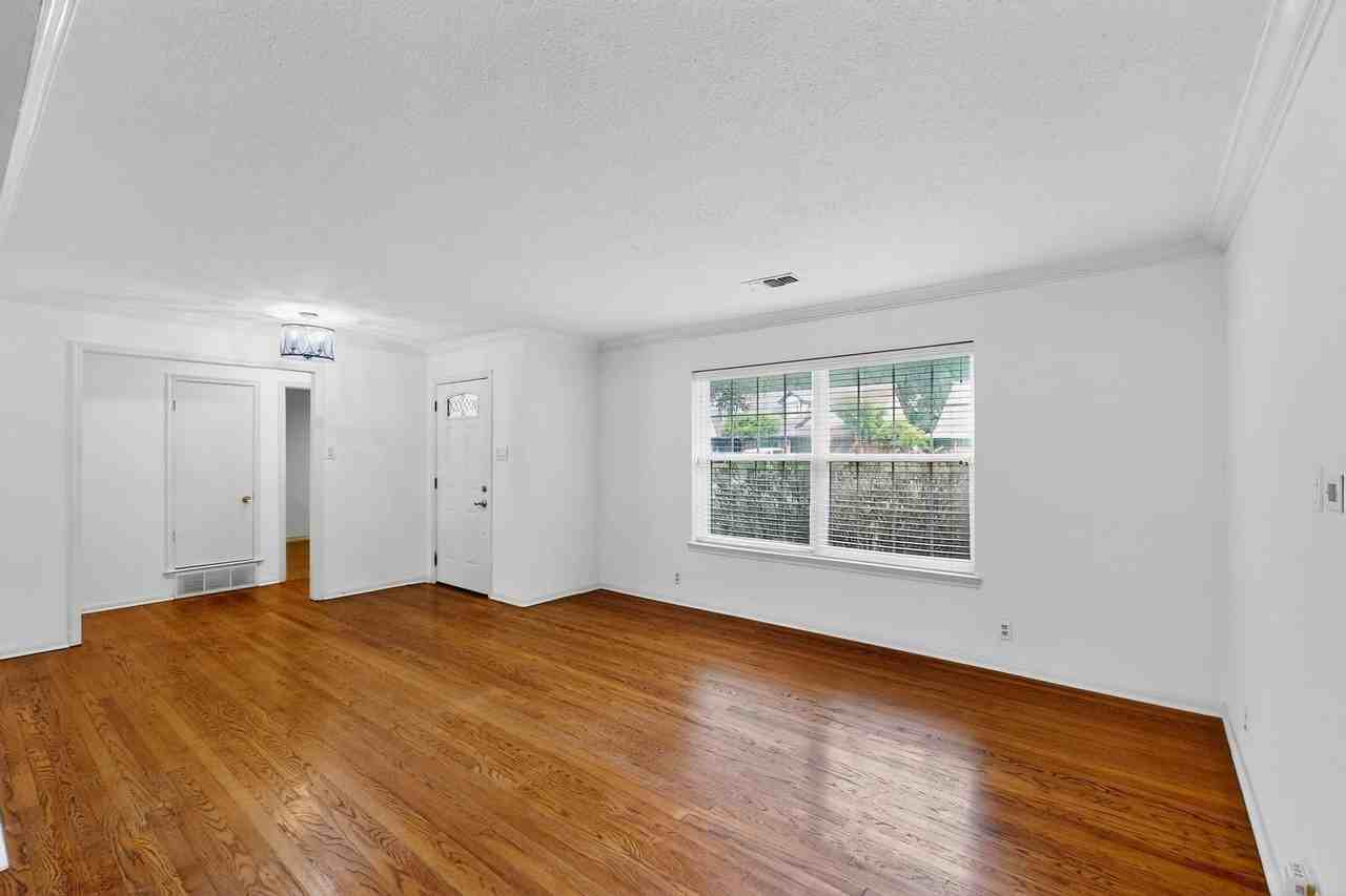 2927 Selma Ln - Photo 7 of 37