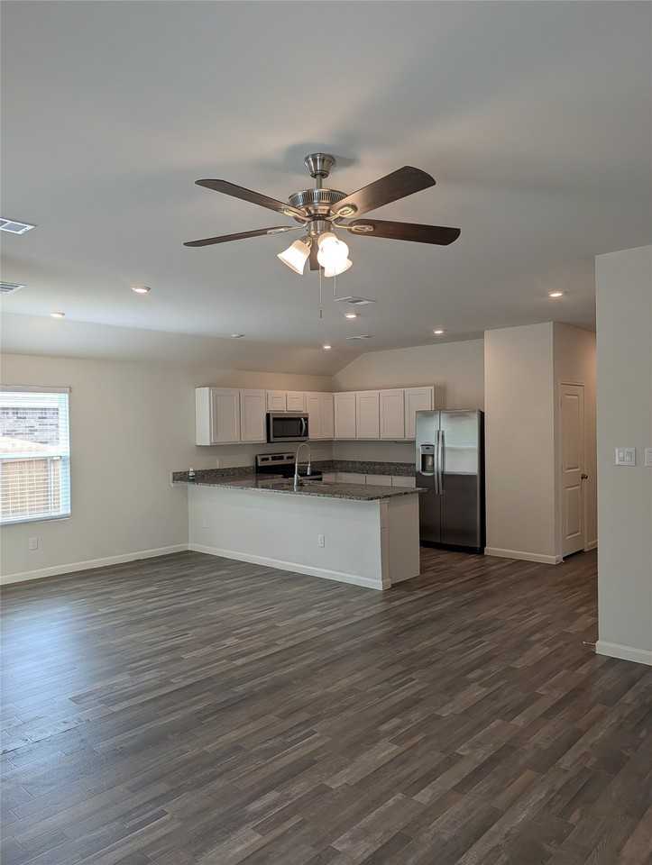 504 Jameson St - Photo 4 of 21