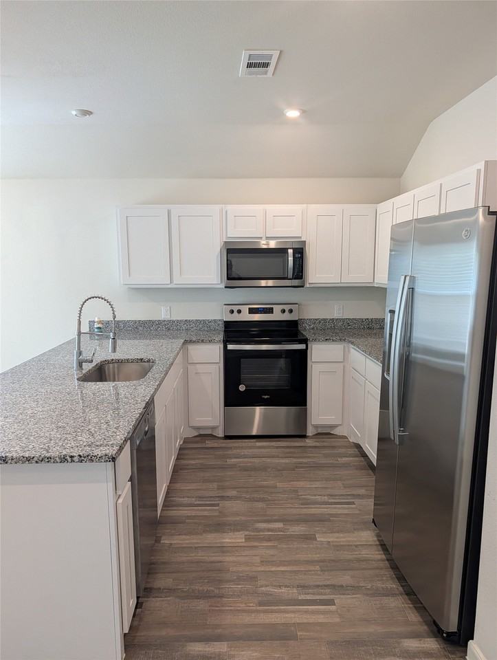 504 Jameson St - Photo 6 of 21