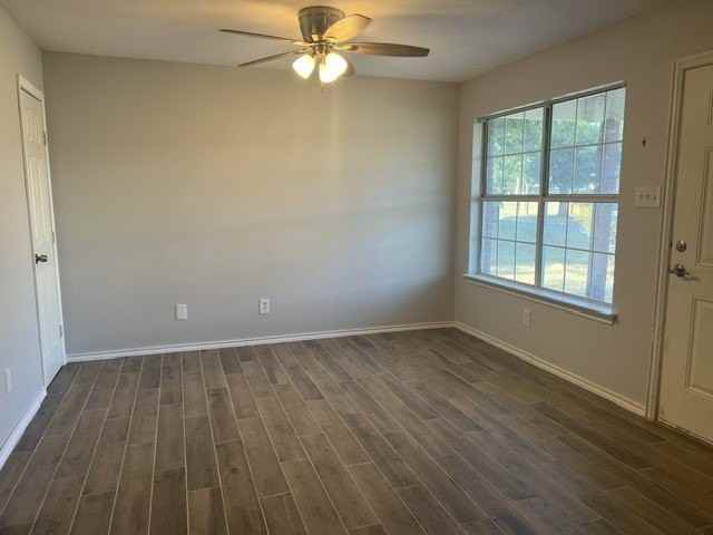 703 Mill St - Photo 4 of 11