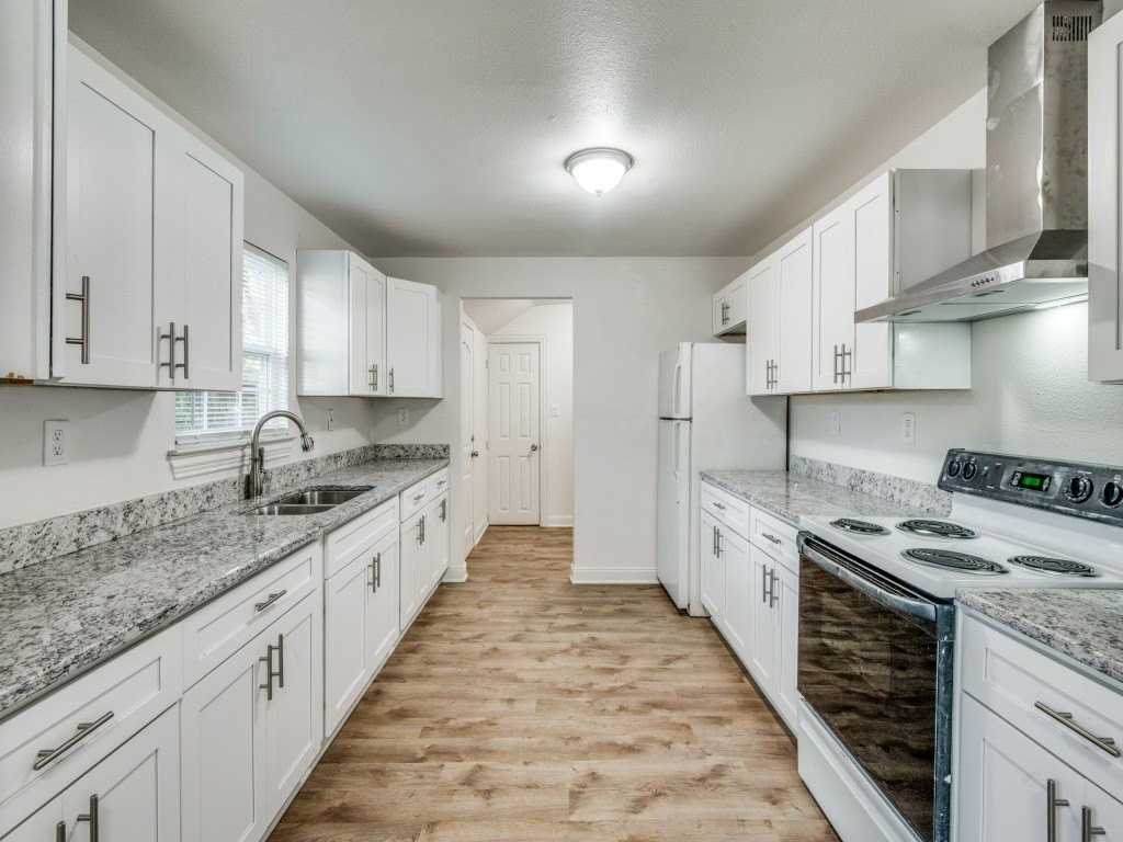 3902 Kenilworth St - Photo 2 of 24