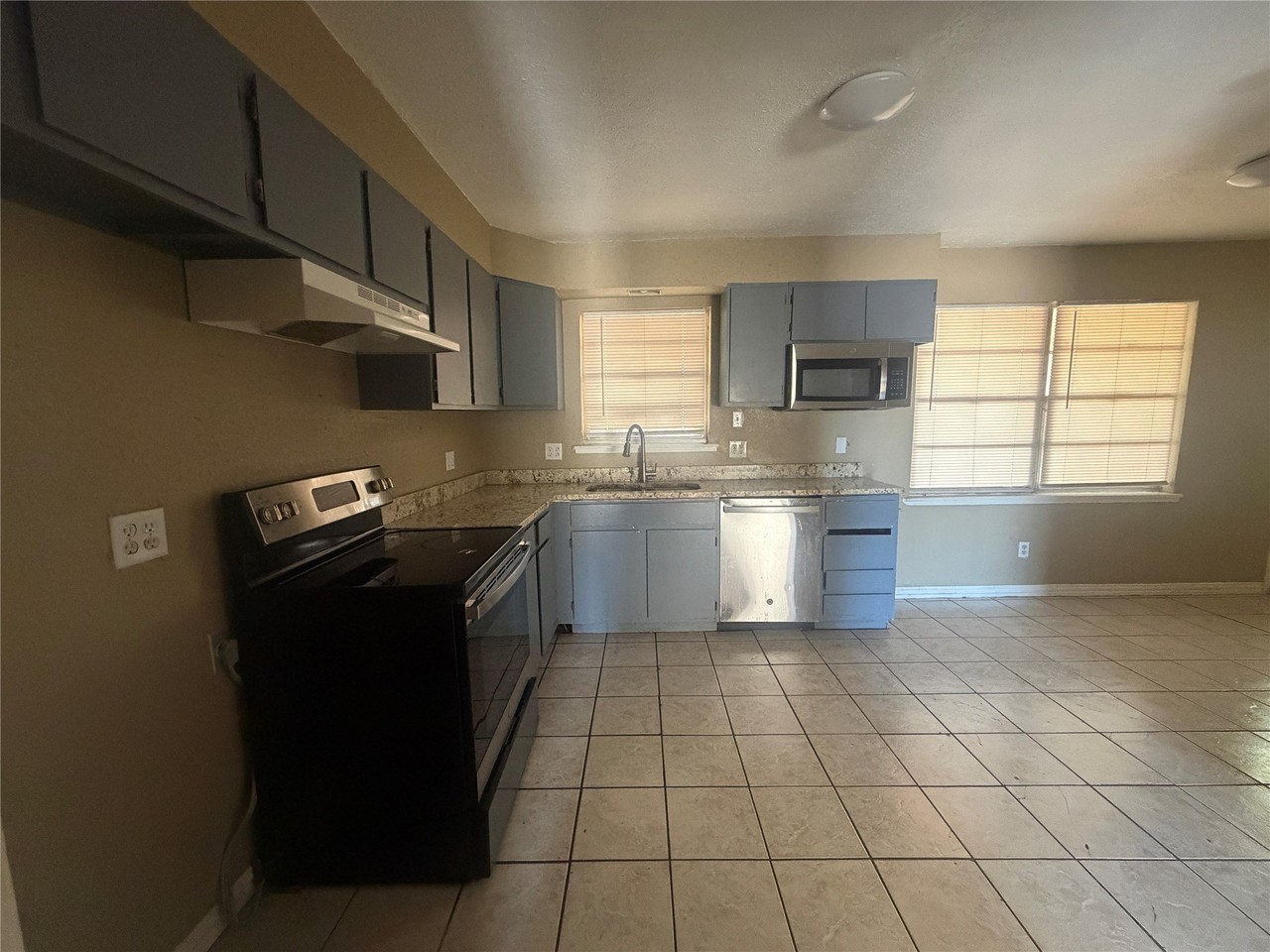 510 S Jefferson Dr - Photo 5 of 11