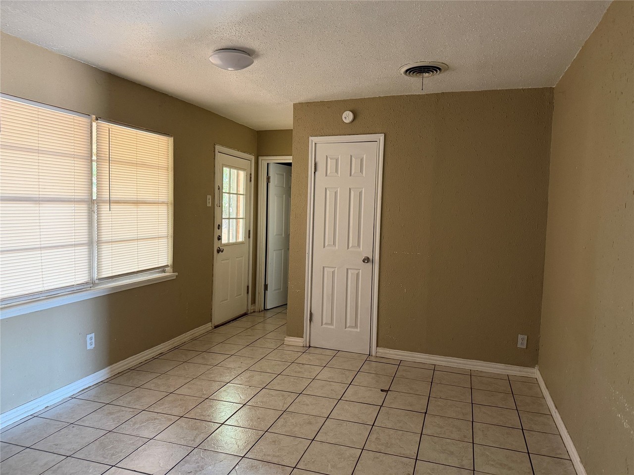 510 S Jefferson Dr - Photo 7 of 11