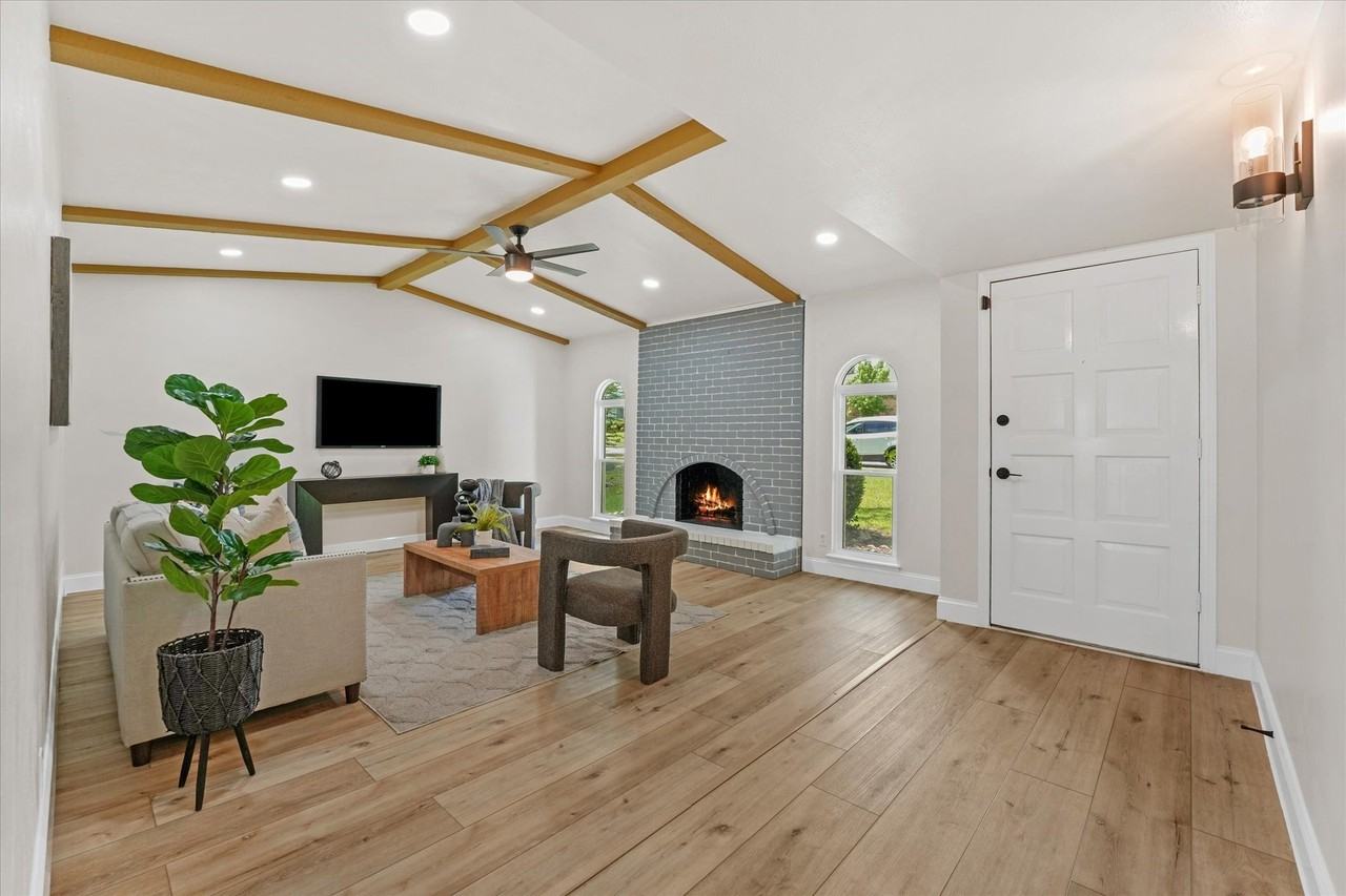 3022 Ravine Trl - Photo 3 of 28