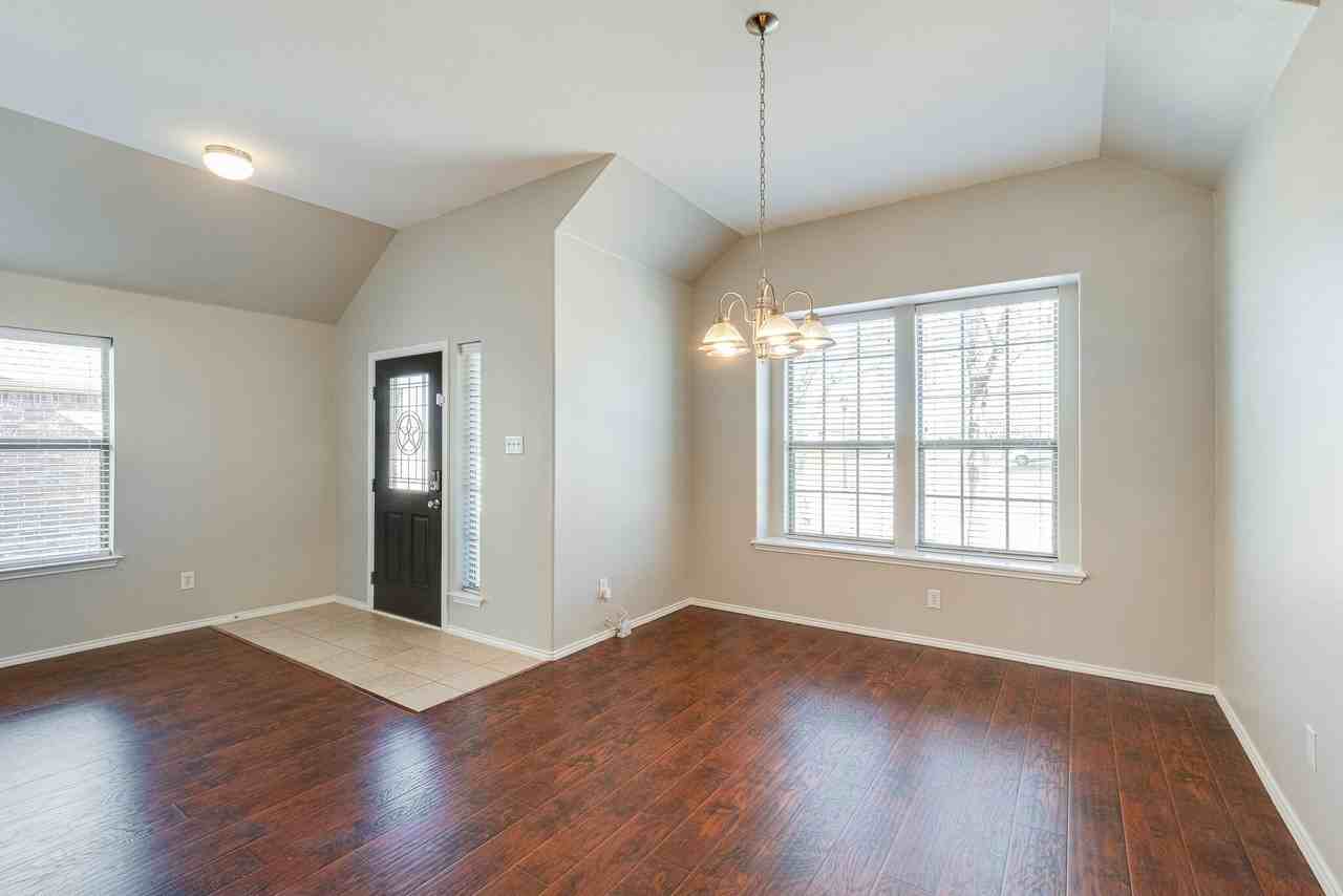 5113 Bear Valley Dr - Photo 5 of 29