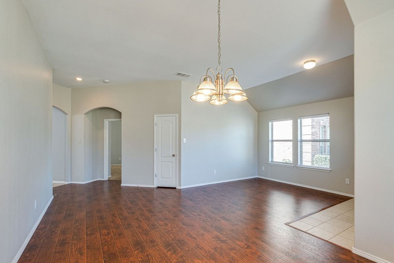 5113 Bear Valley Dr - Photo 6 of 29