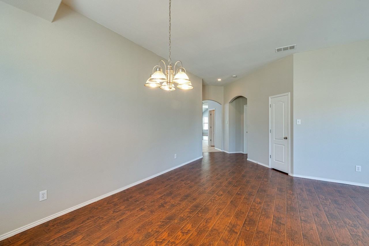 5113 Bear Valley Dr - Photo 7 of 29