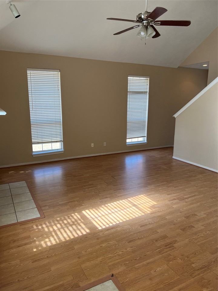 902 Brose Dr - Photo 2 of 19