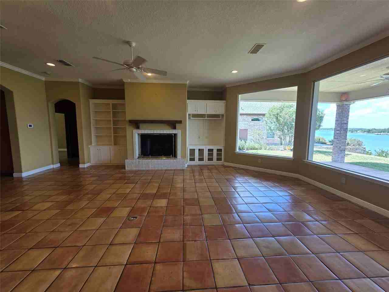 4204 Bluff View Dr - Photo 2 of 27