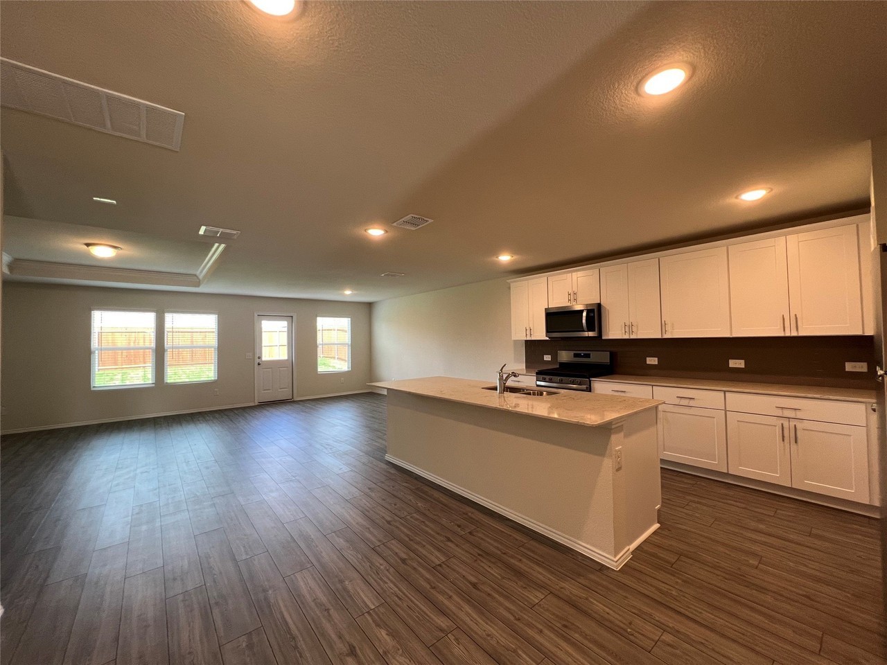 16013 Crews Ave - Photo 6 of 22