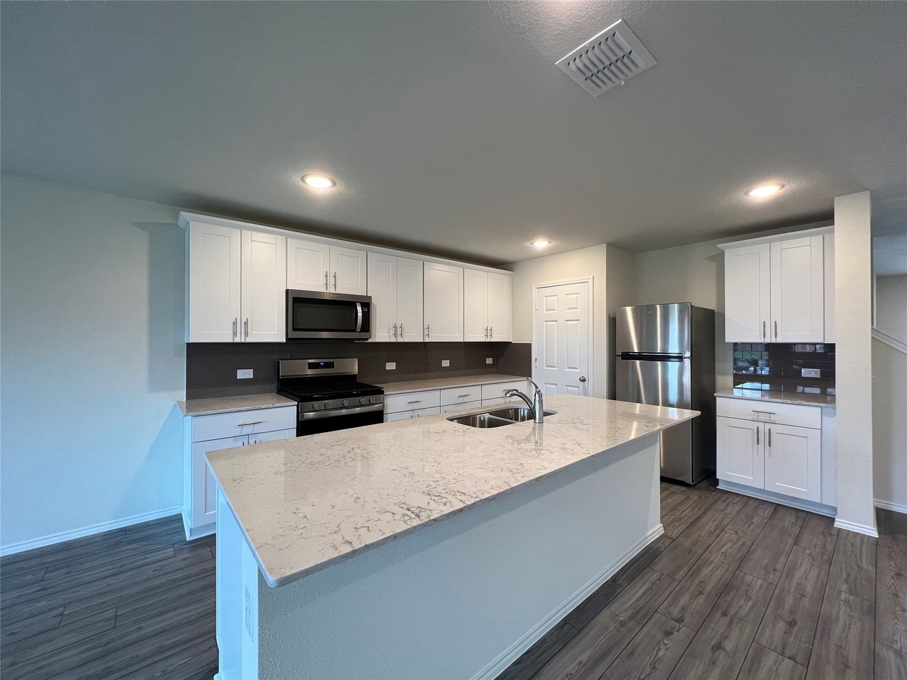 16013 Crews Ave - Photo 7 of 22