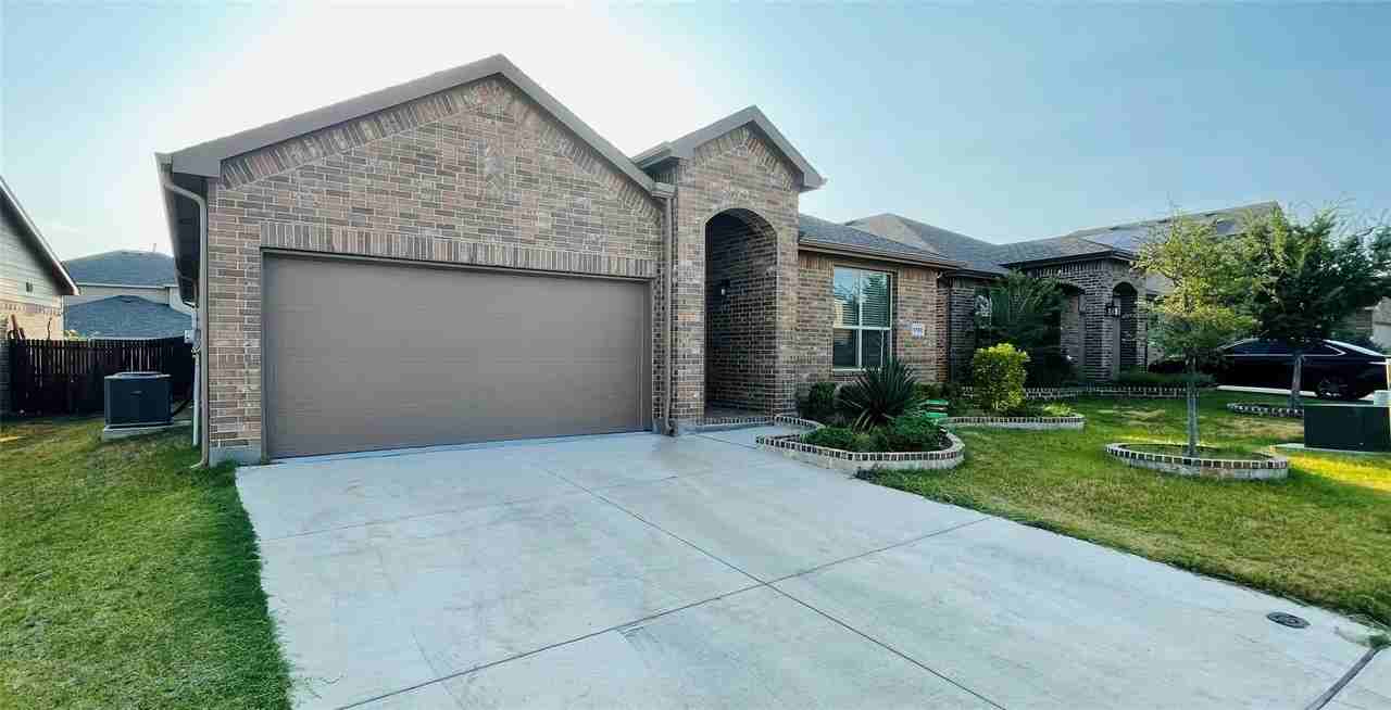 9109 Stormcrow Dr - Photo 2 of 17