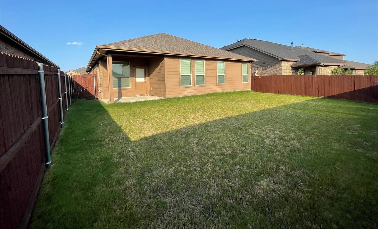 9109 Stormcrow Dr - Photo 5 of 17