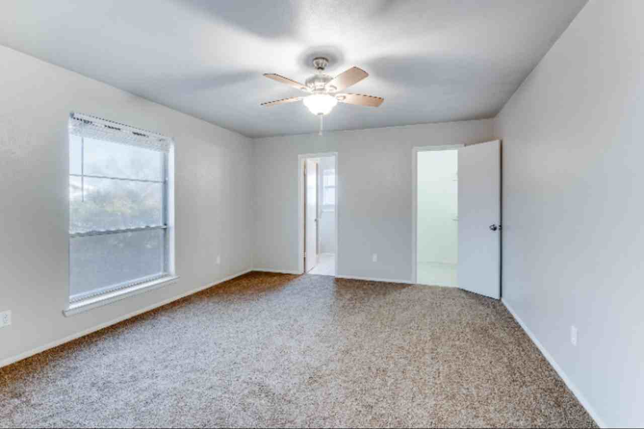 900 Skelly St - Photo 4 of 12