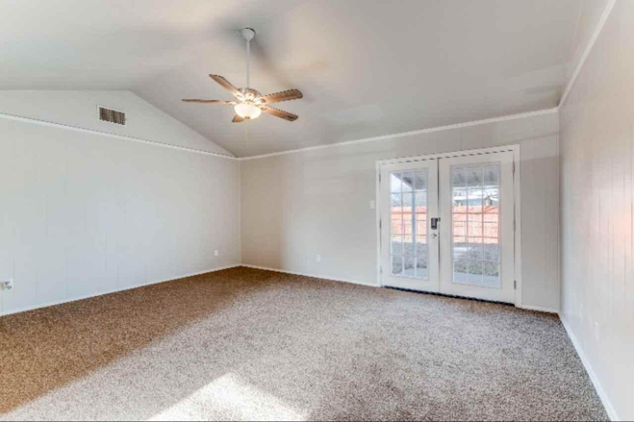 900 Skelly St - Photo 6 of 12
