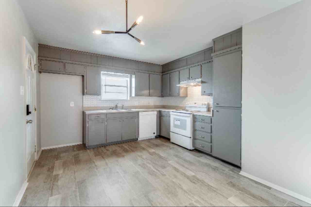 900 Skelly St - Photo 7 of 12