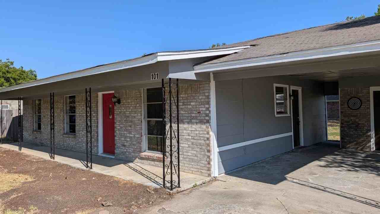 101 Pecan St - Photo 2 of 16