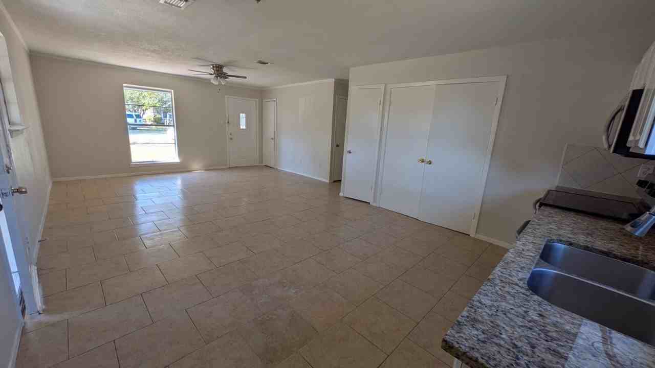 101 Pecan St - Photo 6 of 16