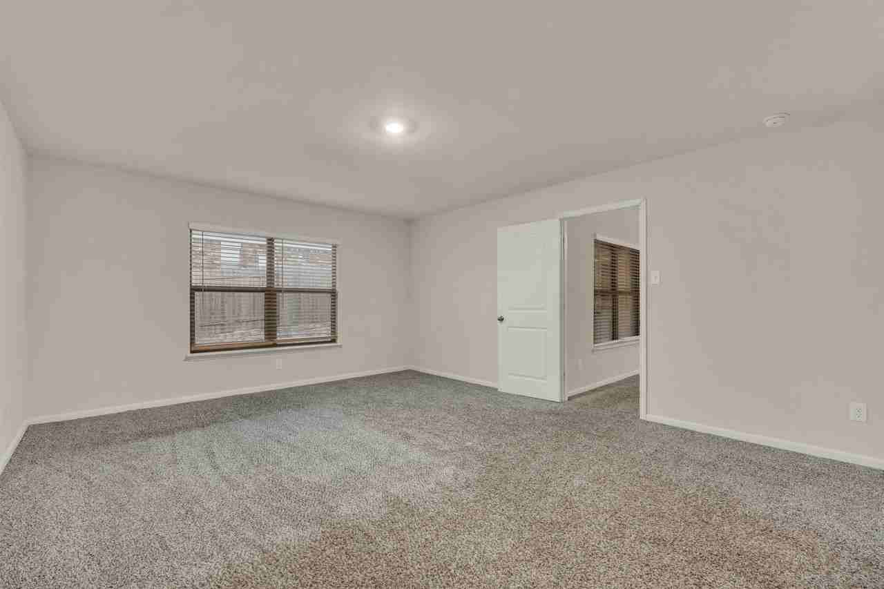 740 Saratoga Ln - Photo 7 of 17