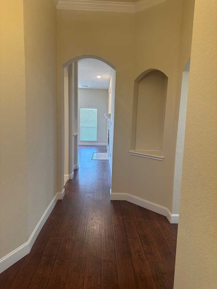 7901 Glenoaks Dr - Photo 2 of 19