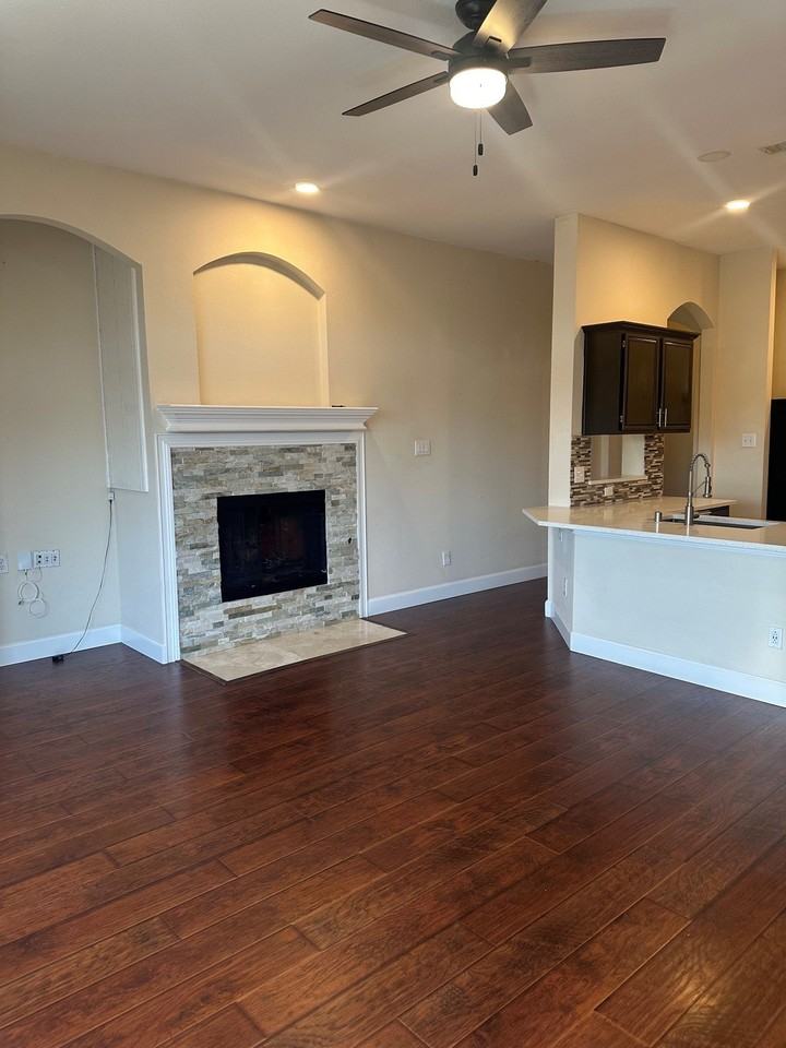 7901 Glenoaks Dr - Photo 3 of 19