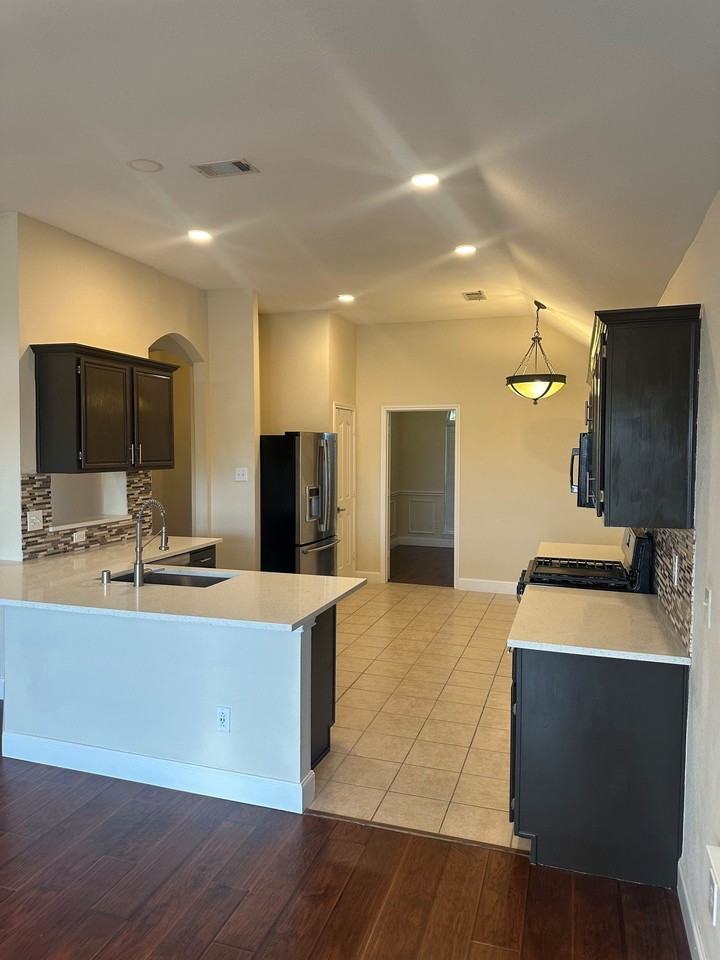 7901 Glenoaks Dr - Photo 7 of 19