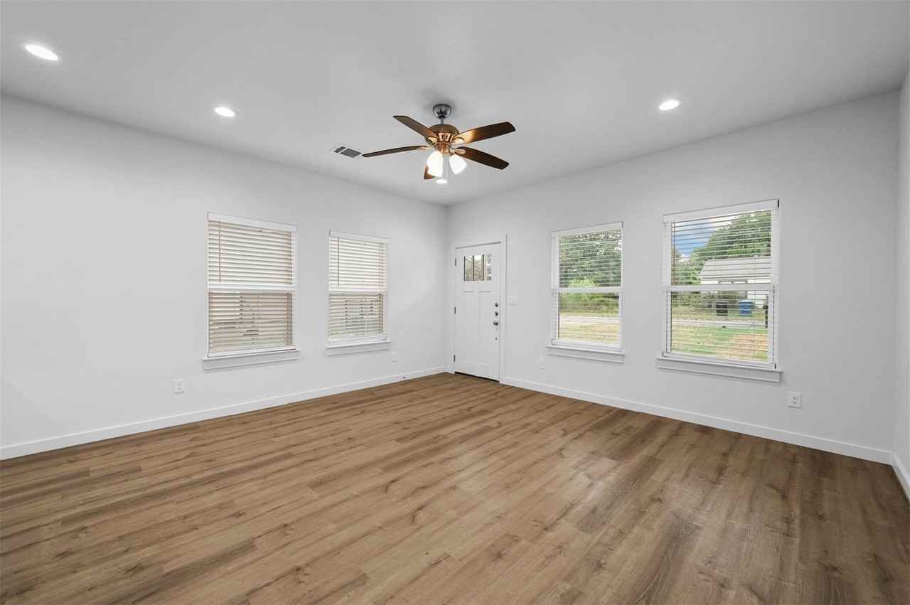 918 W Ford St - Photo 7 of 22
