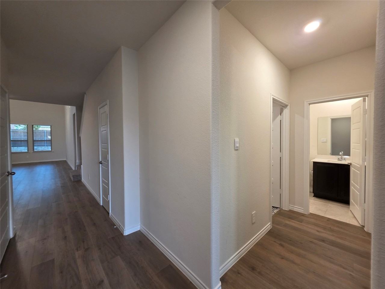 10108 Boxwood Way - Photo 3 of 40