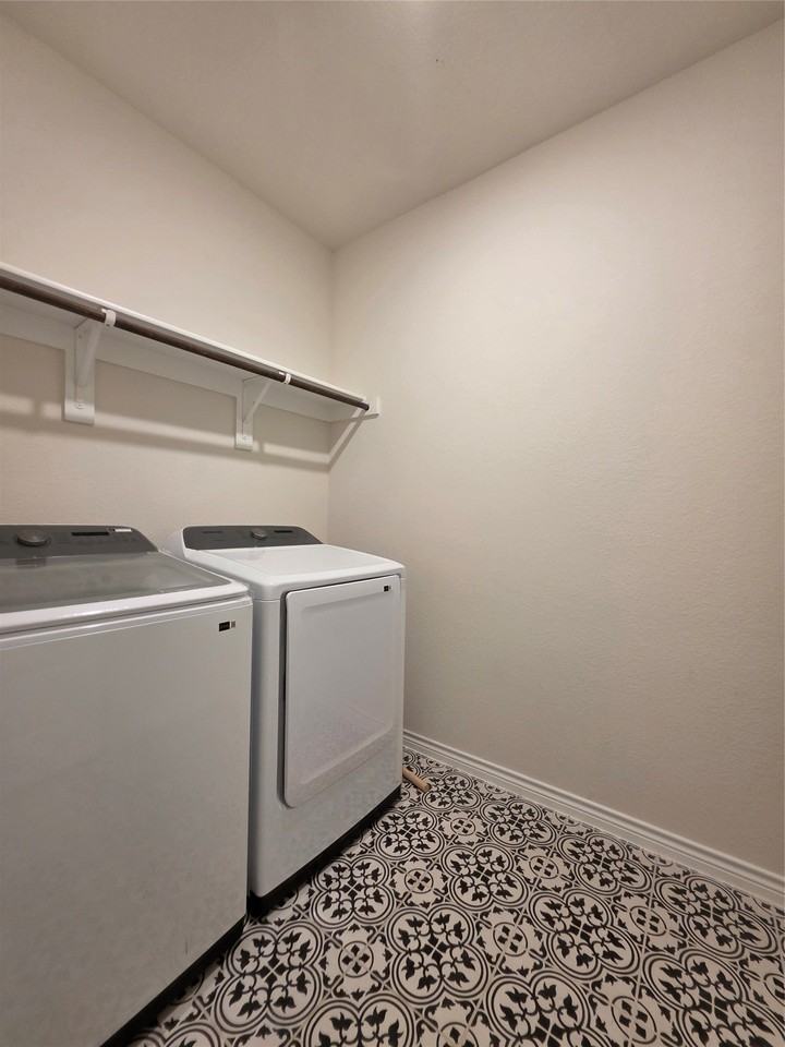 10108 Boxwood Way - Photo 4 of 40