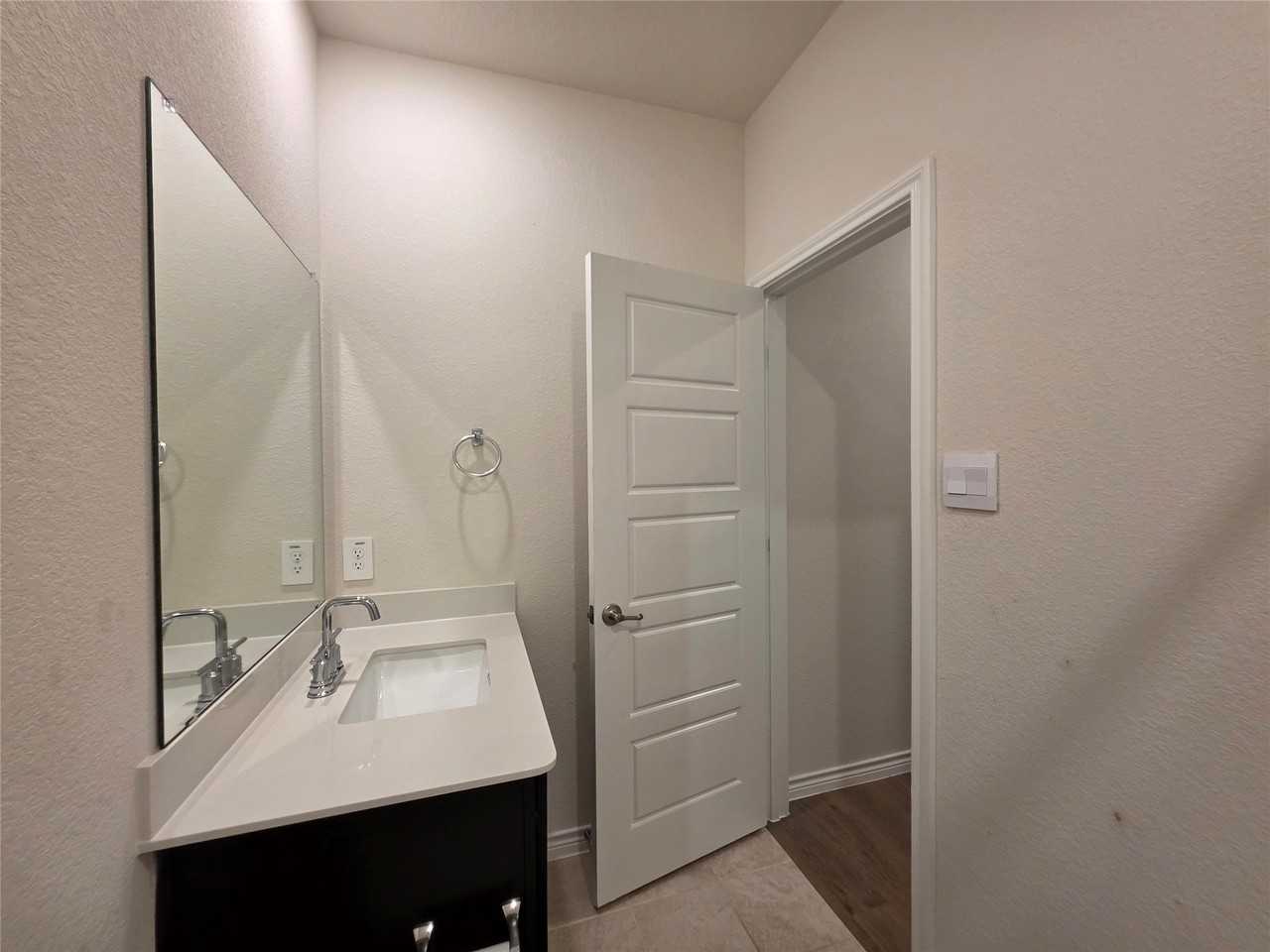 10108 Boxwood Way - Photo 5 of 40