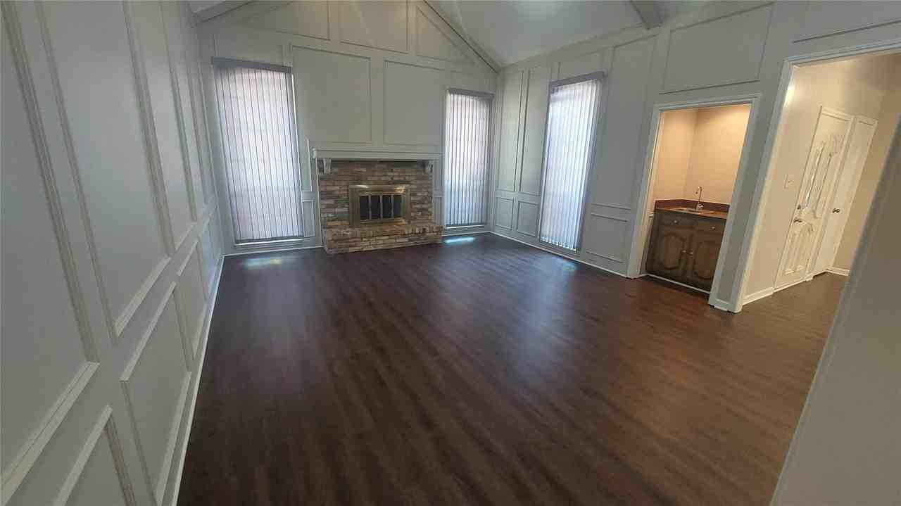 1514 Stonecrest Dr - Photo 4 of 14