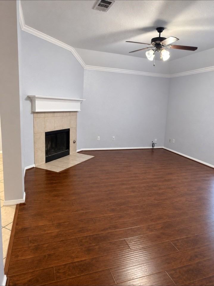 1037 Liberty Cir - Photo 2 of 12