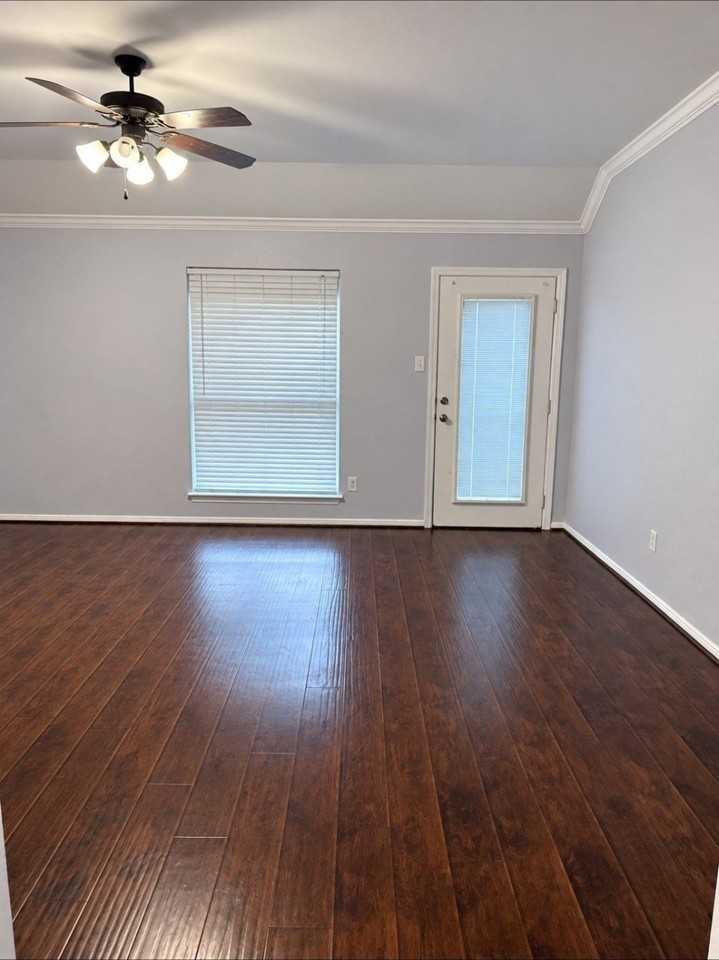 1037 Liberty Cir - Photo 4 of 12