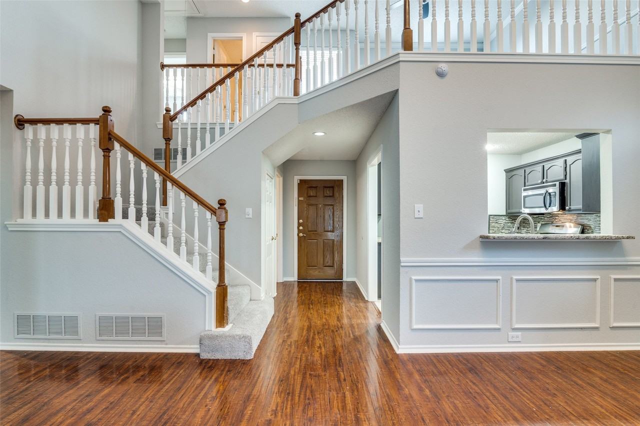 2916 Renaissance Cir - Photo 2 of 29
