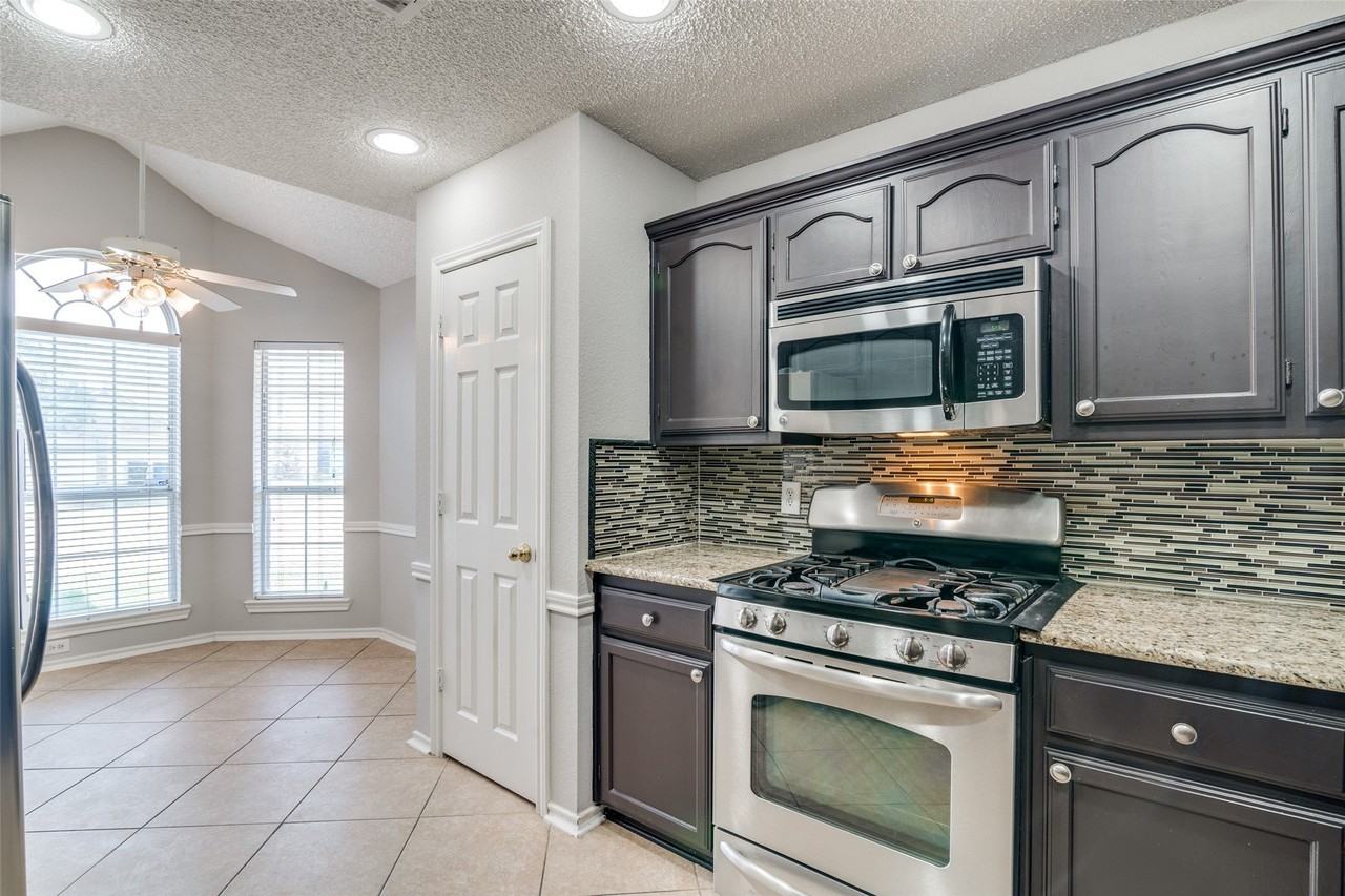 2916 Renaissance Cir - Photo 5 of 29