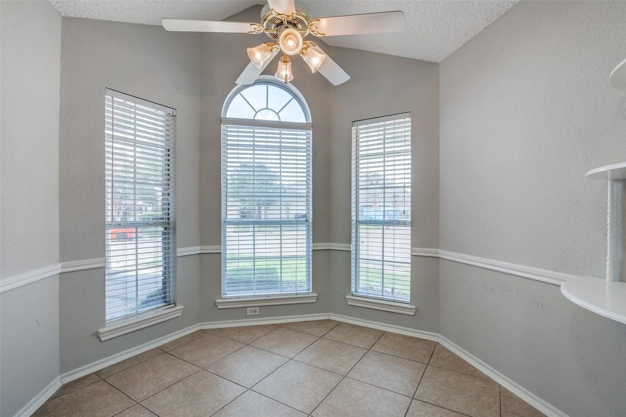 2916 Renaissance Cir - Photo 6 of 29