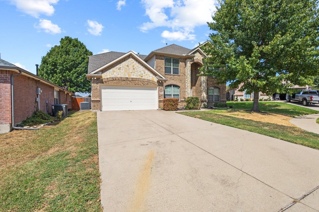 8224 Summerview Ct - Photo 2 of 32