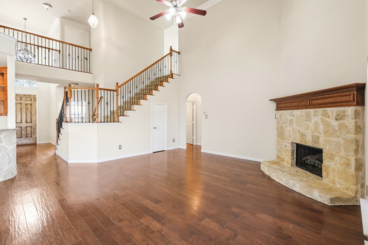8224 Summerview Ct - Photo 3 of 32
