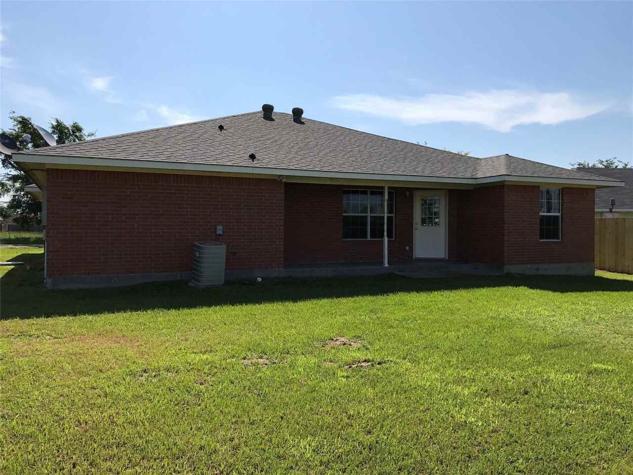 309 Windjammer Rd - Photo 2 of 20
