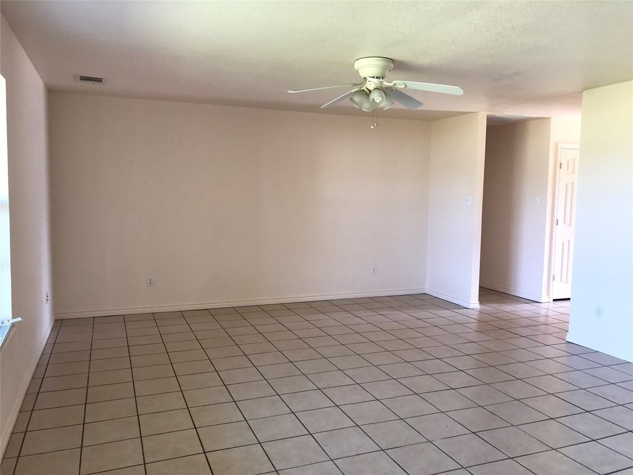 309 Windjammer Rd - Photo 5 of 20