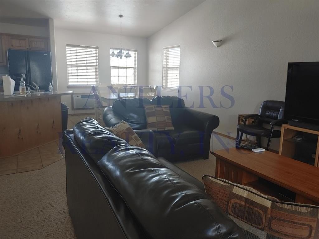2811 Lincoln Ave - Photo 6 of 14