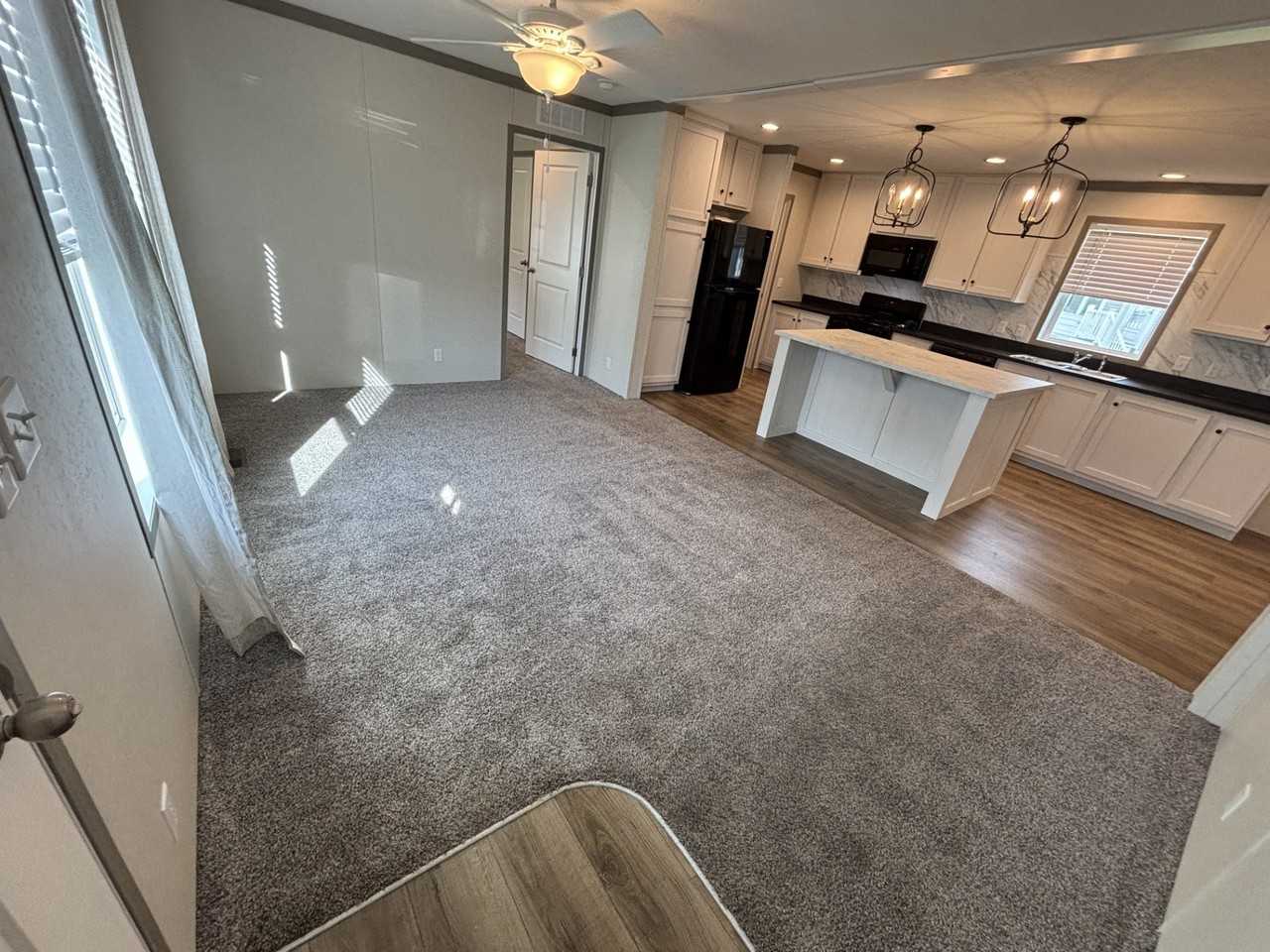 194 Oxford Ct #194 - Photo 3 of 12