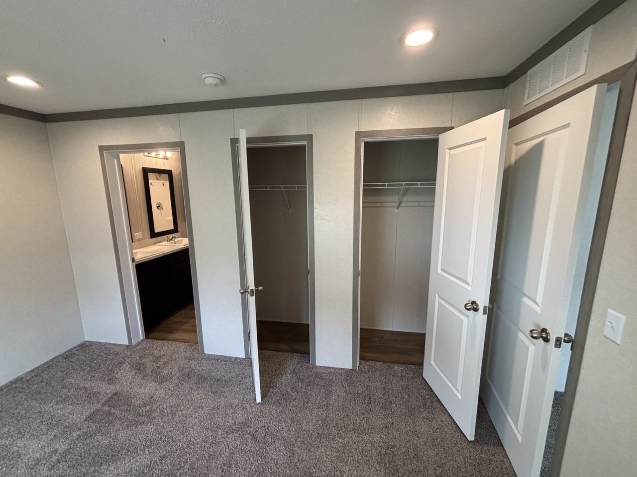 194 Oxford Ct #194 - Photo 7 of 12