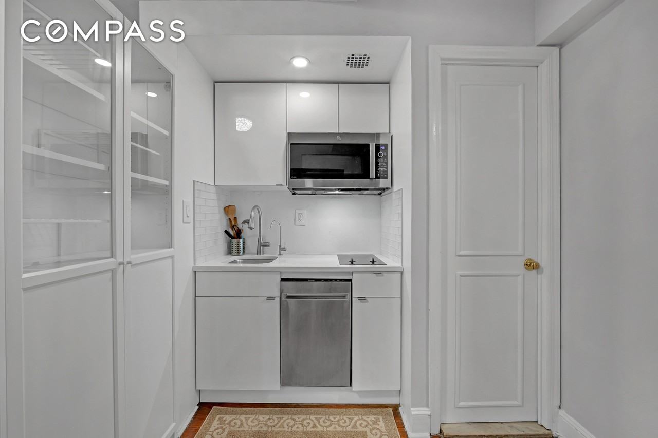 25 Tudor City Pl #318 - Photo 2 of 17