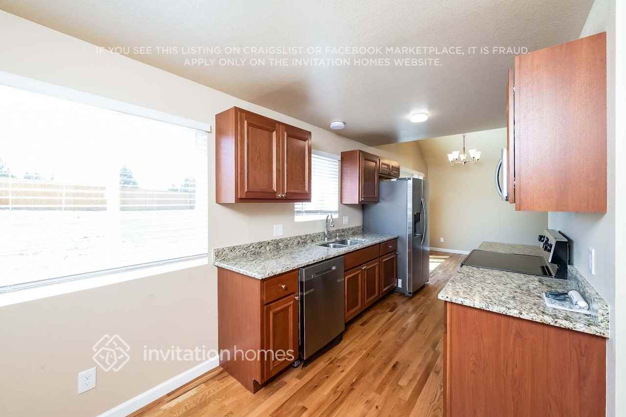 2871 S Argonne St - Photo 4 of 19