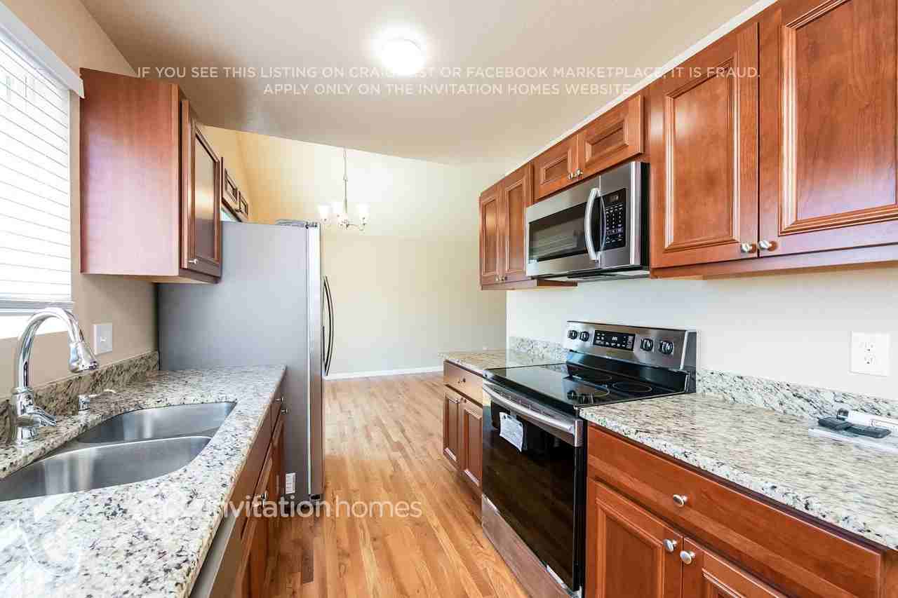 2871 S Argonne St - Photo 5 of 19
