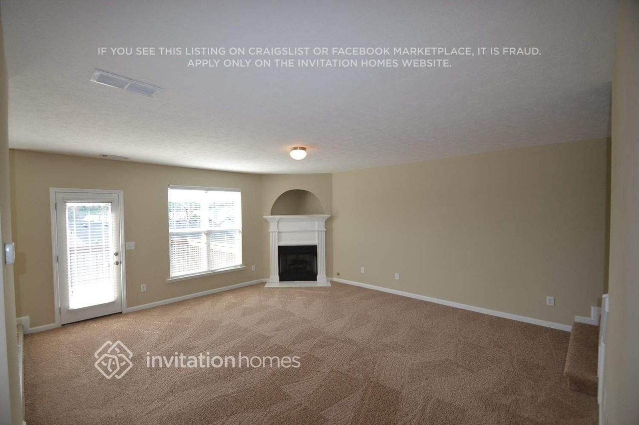 4579 Chafin Point Ct - Photo 2 of 13
